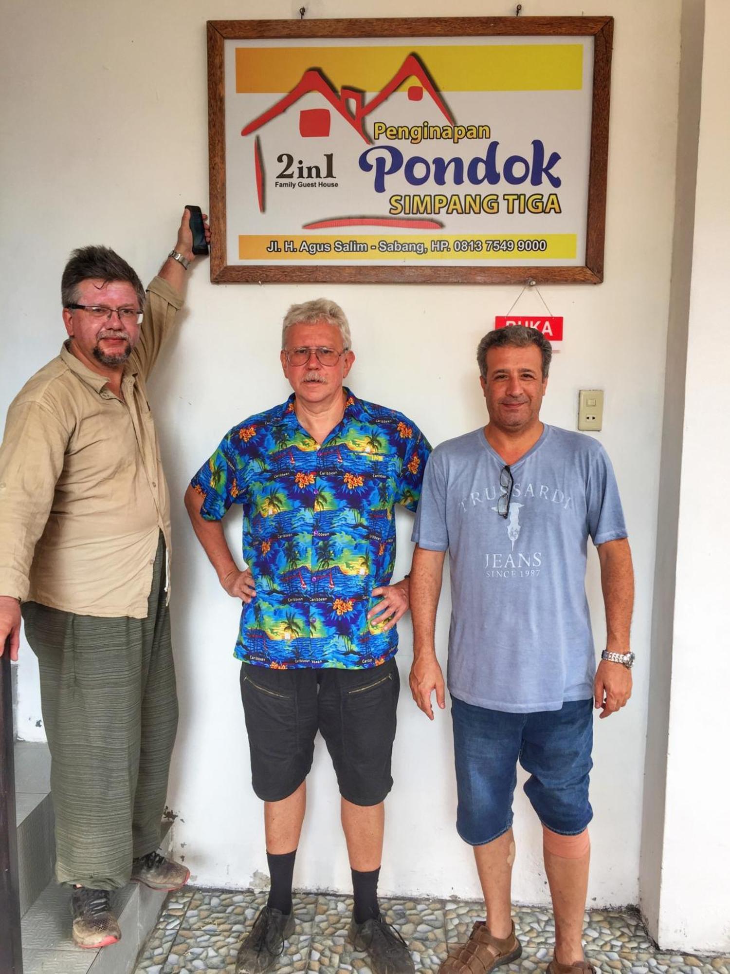 Pondok Simpang Tiga Sabang  Bagian luar foto