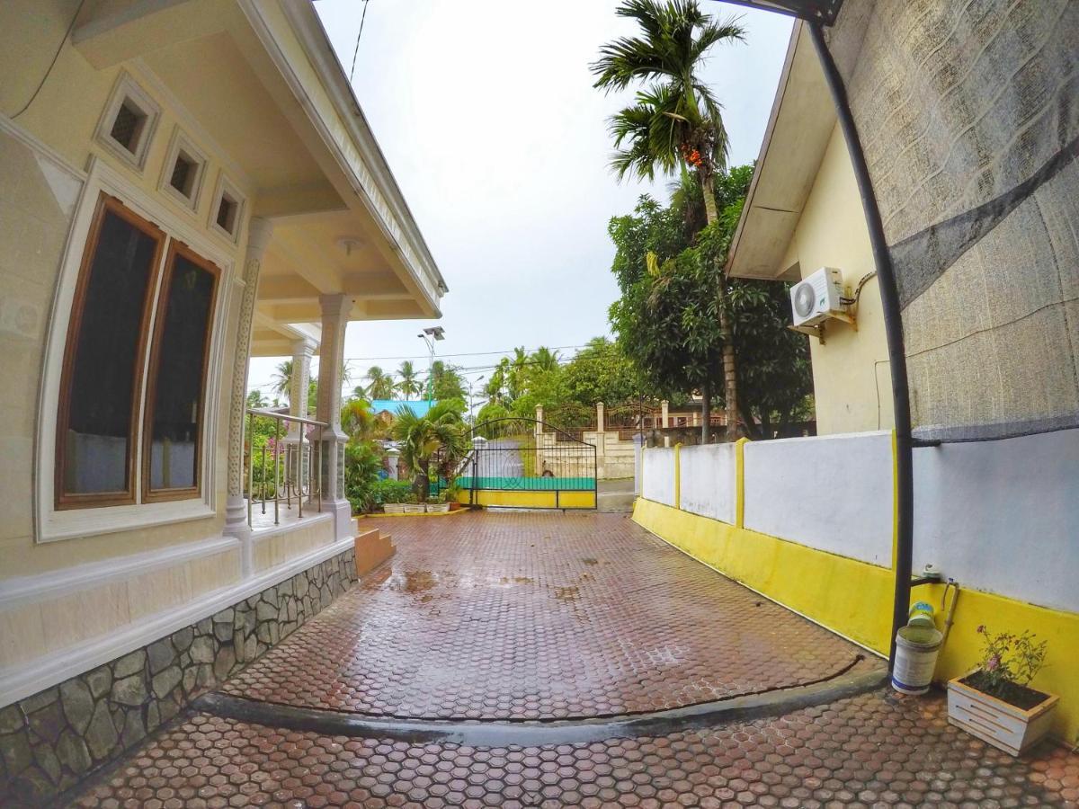 Pondok Simpang Tiga Sabang  Bagian luar foto